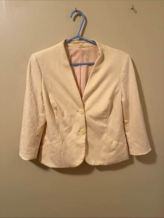 no brand tag Jackets & Blazers - Women's pastel Yellow 3/4 sleeve Tailored Blazer Jacket - small